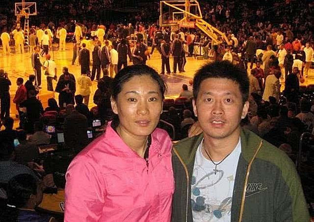 女篮李昕和巩晓彬合影(中国篮球金童玉女巩晓彬李昕,9年前恋爱无结果