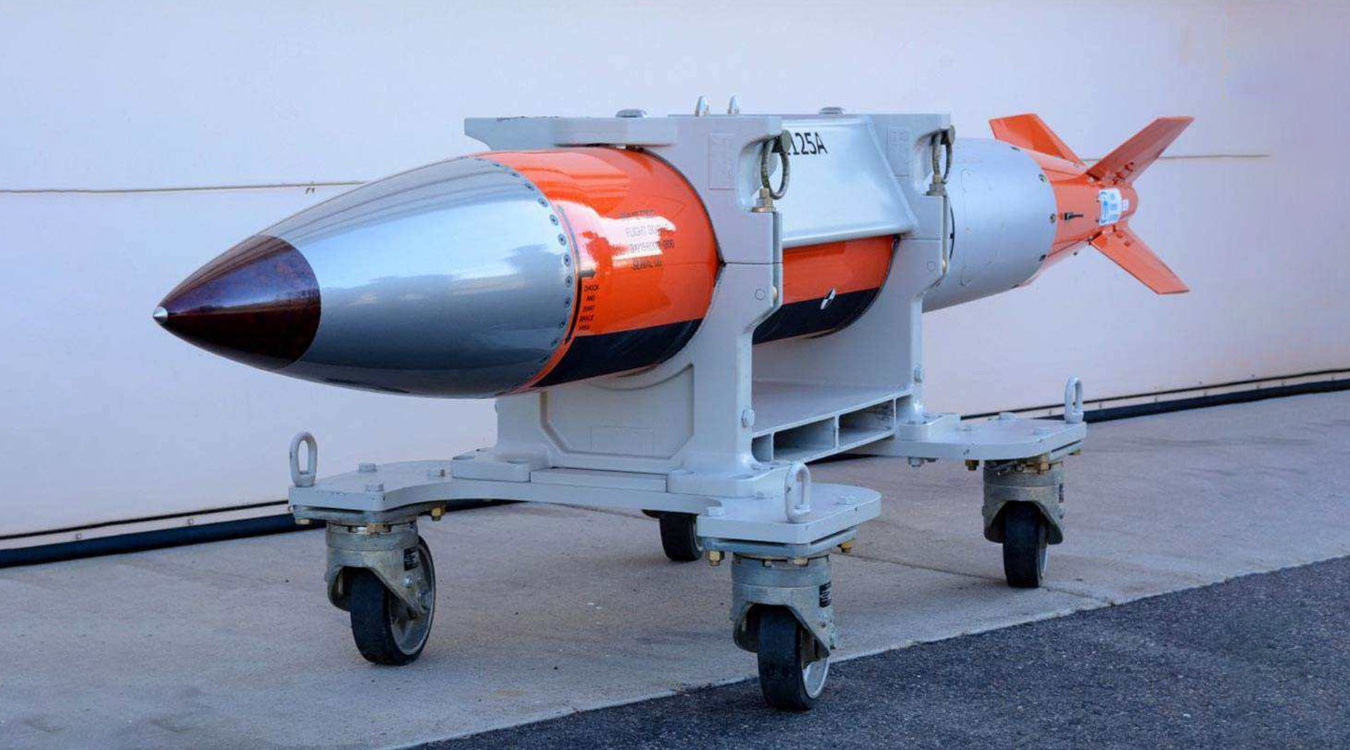 �����º˵���������Ҫ��Լս��ȫ��ʵ�ֺ��乲����Ŀ��ֱָ����˹