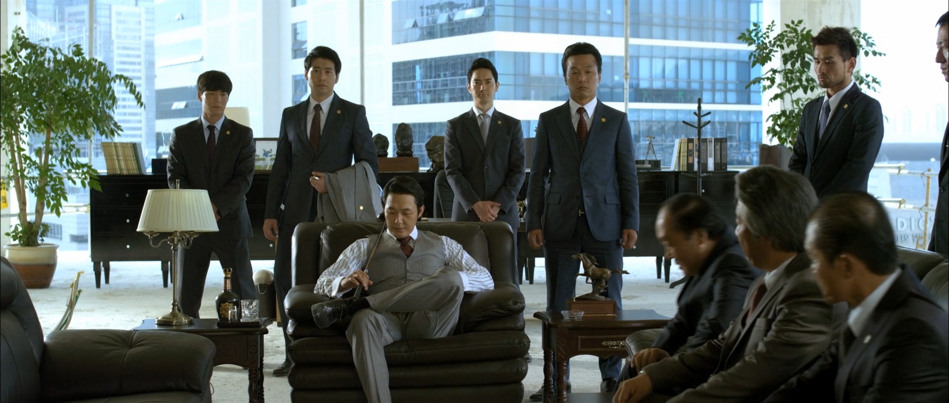 一口气看完韩国高分电影《新世界》,没看懂的细节,这里一次补齐