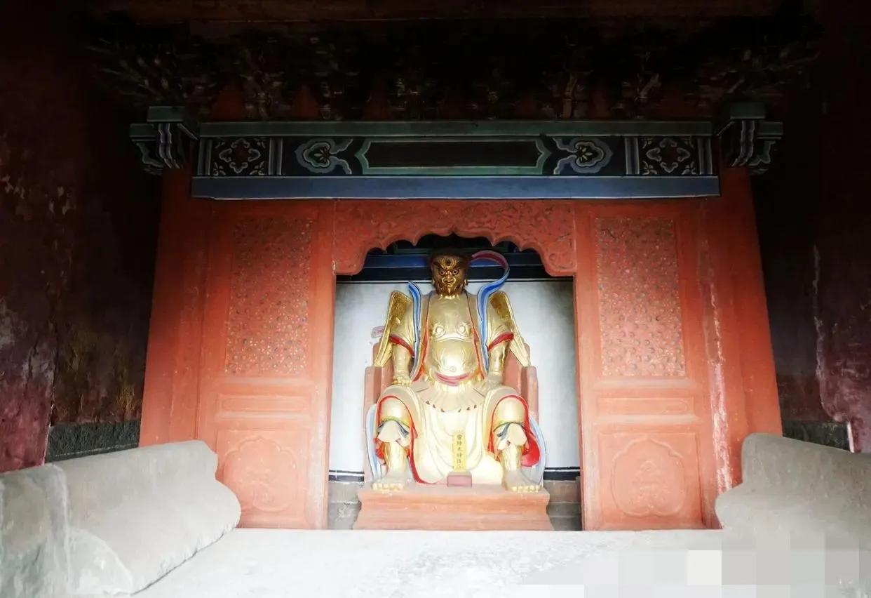 在还没有拦马道之前,这里是通往南岩的必经之路,同时连接泰常观,雷神