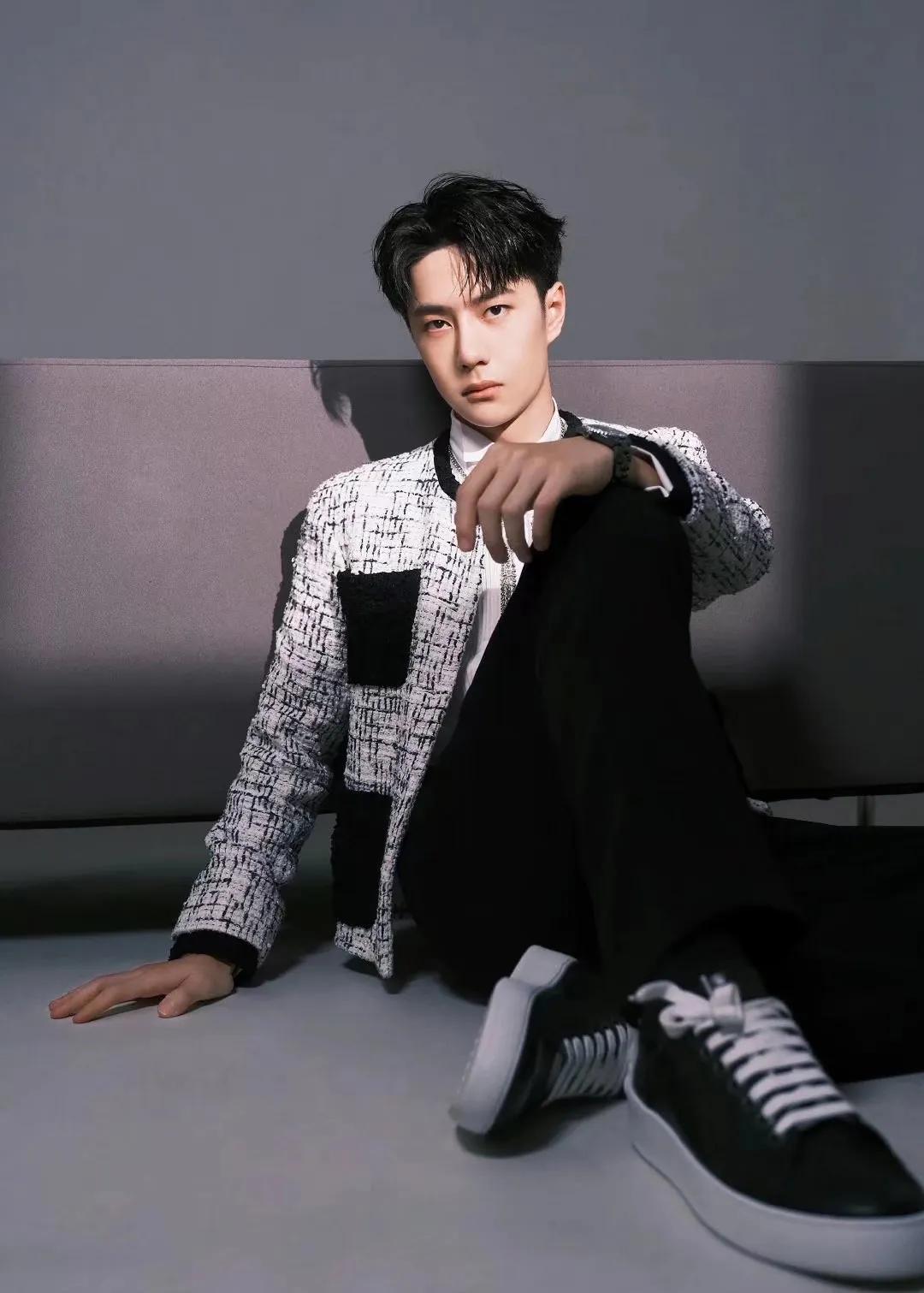 王一博坐姿合集