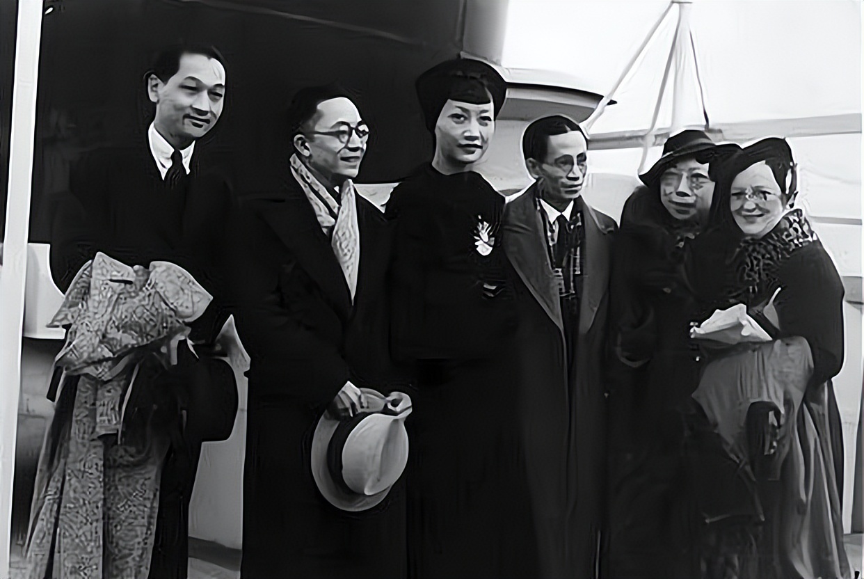 她容貌艳丽却终生未嫁，养活全家却被家人视为耻辱，悲哀的巨星