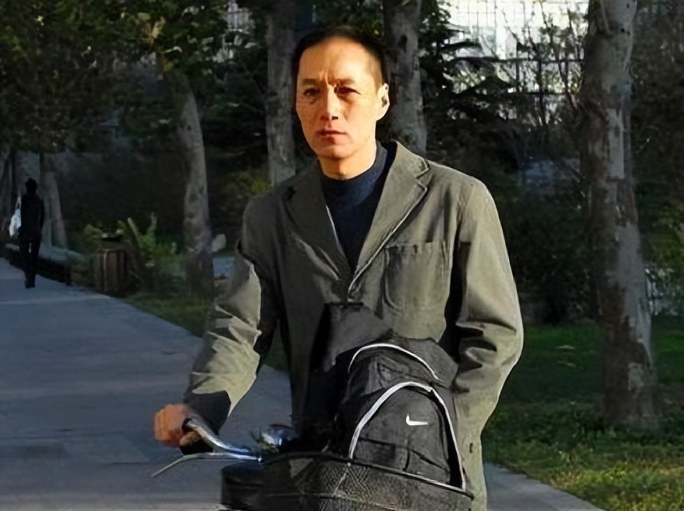 “宠妻狂魔”冯远征，心疼妻子丁克多年，却直言40岁时便已后悔