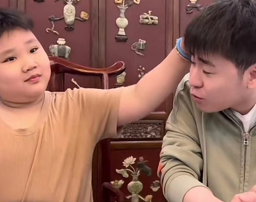 郭汾阳考查相声演员，挑剔张云雷基本功，被反问后骑玩具车逃跑