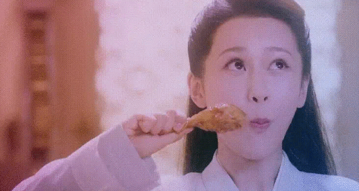 吃空气、假开车、骑假马、戴假肩胛骨，内娱明星拍戏有啥是真的？