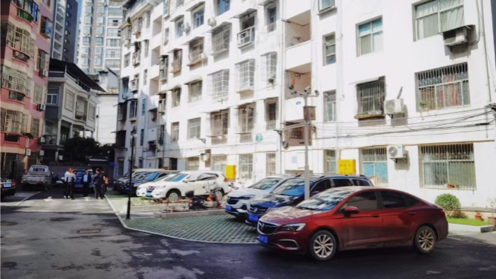 住建、城管齊發(fā)力 景秀公寓換新貌 來鳳縣扎實(shí)推進(jìn)舊改贏民心