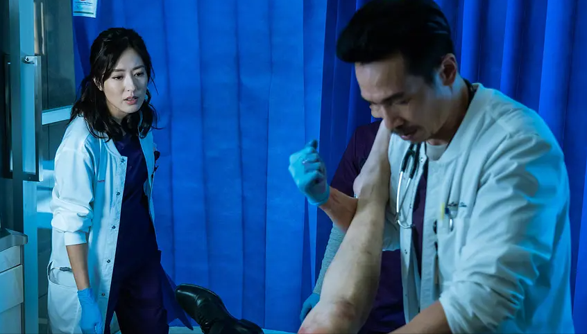 白色强人2：中老年三角恋模式已开启，六主演平均年龄45岁