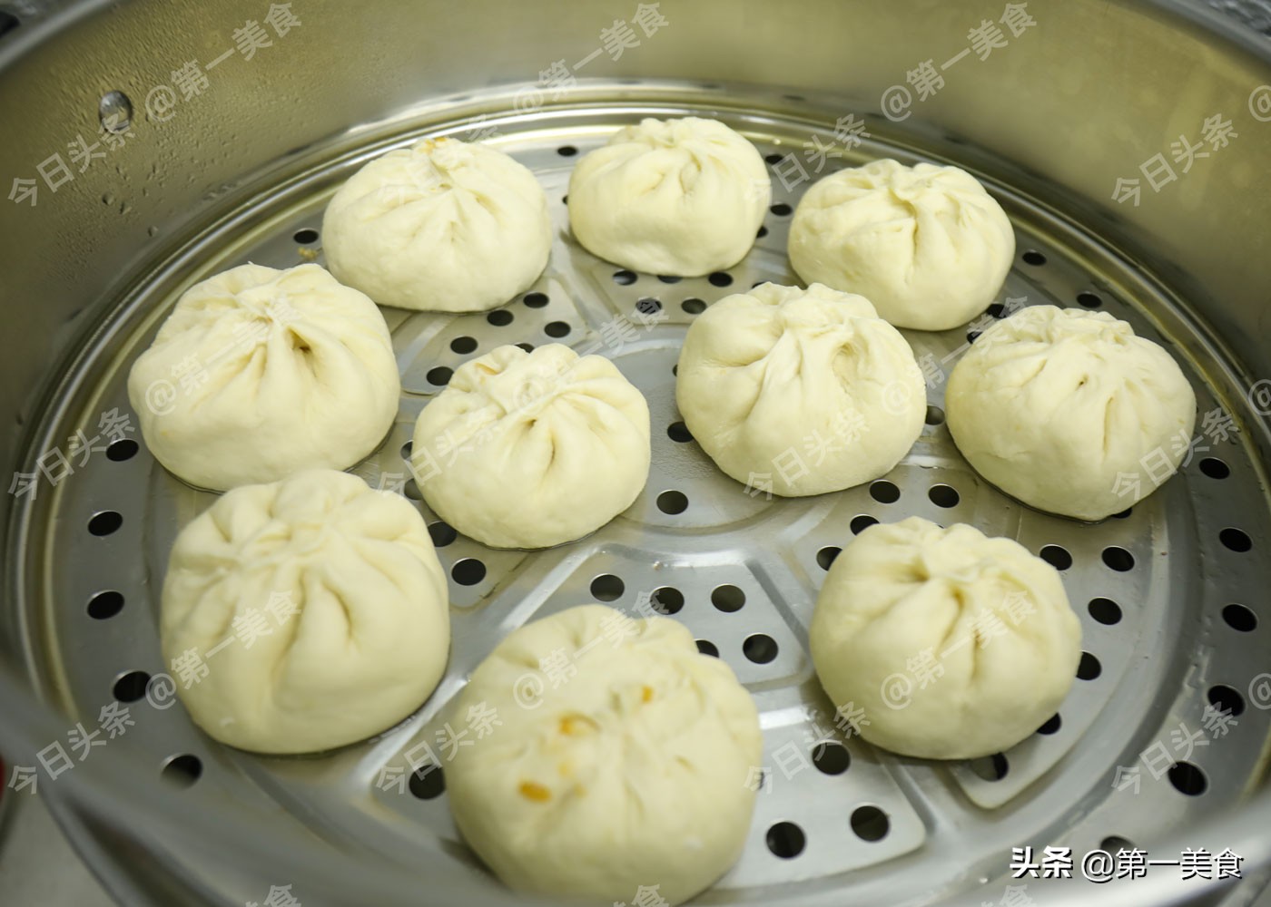 过年蒸包子，冷水上锅、热水上锅区别大了，用对方法包子蓬松暄软