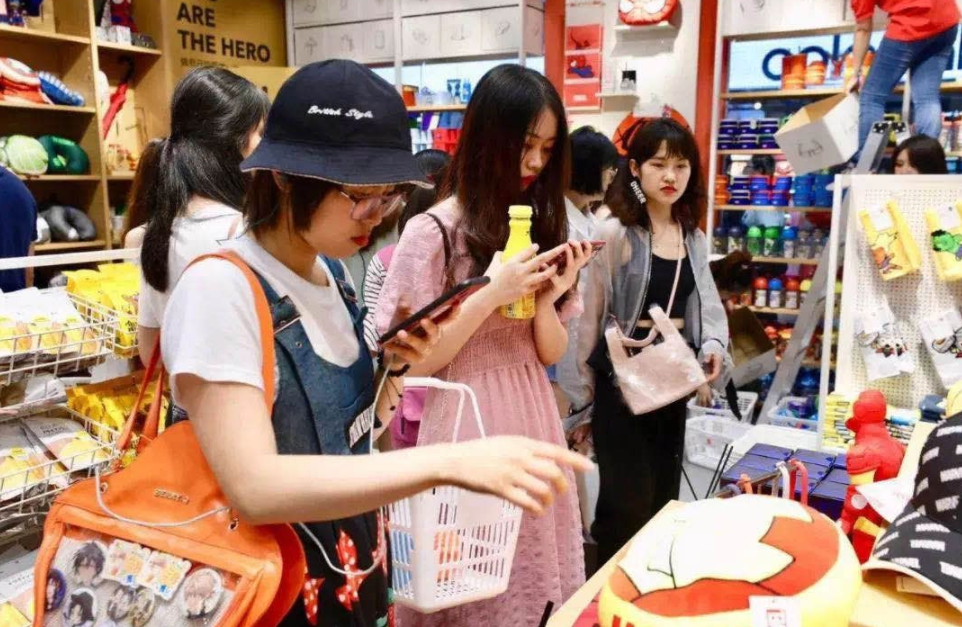 名创优品扩张失速，押宝潮玩、美妆集合店胜算几何？