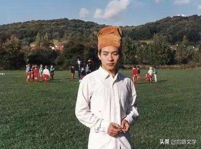 顾城十首很经典的爱情诗，充满哲理和朦胧意境，让人佩服他的才华