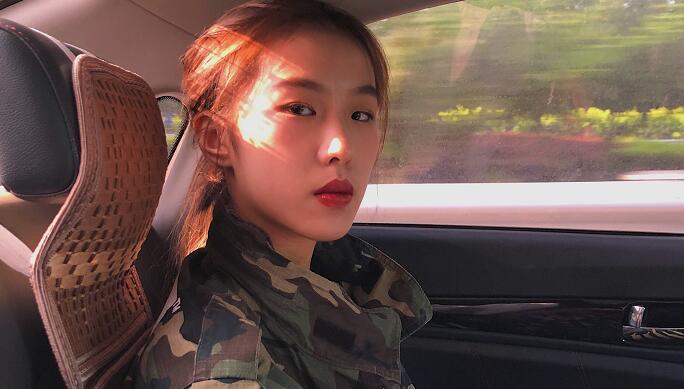 巨婴公主：16岁吃饭靠人喂，每天开销过万，开兰博基尼卖手机壳