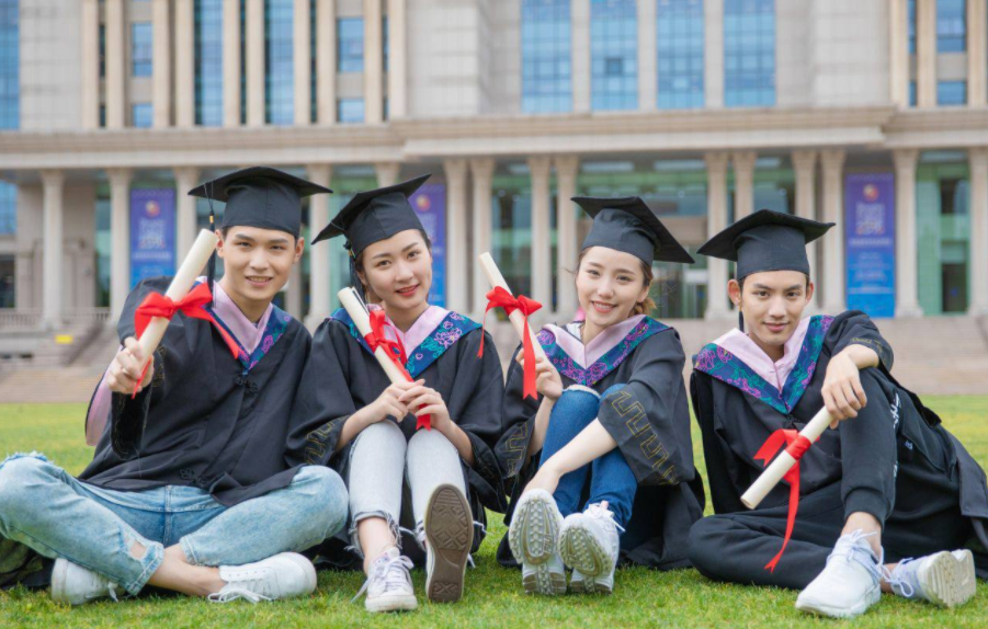 研究生晒“学费清单”，实际费用高昂，让农村家长看后伤心了