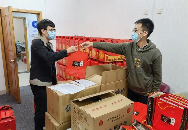 发放“年货礼包”，党委书记、校长来送！西安交大3.4万余名学生离校回家！