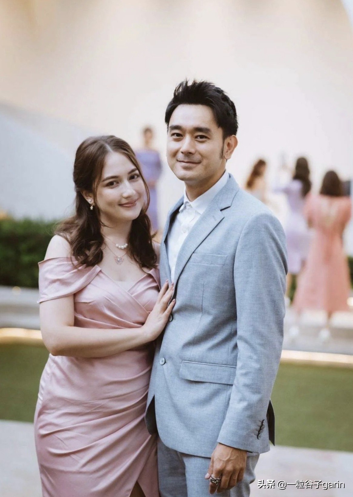 还记得泰国歌手泰吗？他刚刚宣布他又要结婚了，这次是空姐