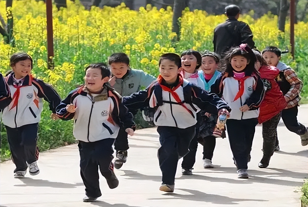 学生迎来好消息，大中小学生有望增设“春秋假”，部分学校已实施