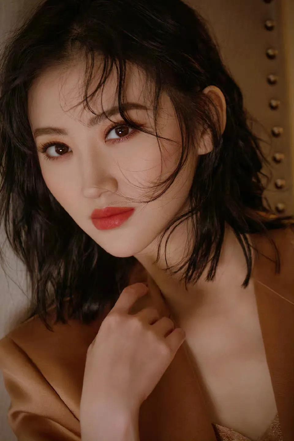 美图分享｜景甜｜蕾丝衫都盖不住的慵懒迷醉