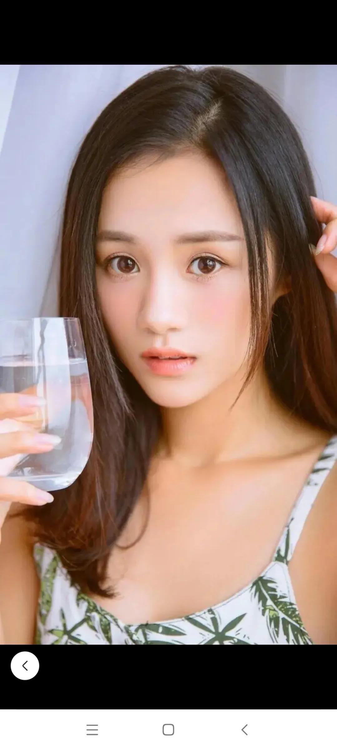 花千骨糖宝在剧中单纯可爱，没想到在剧外已经结婚