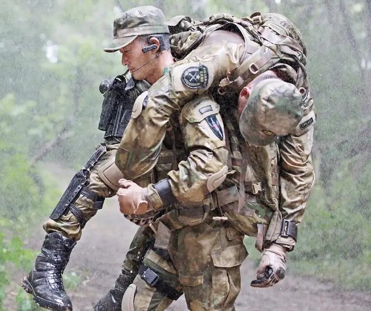 不够硬气别演“特种兵”！这12位男星告诉你，啥叫铮铮铁骨