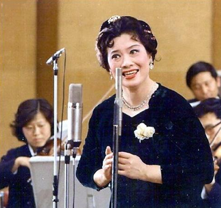 “歌唱家”朱逢博：丈夫死后不愿下葬遗体，痴情守候骨灰14年