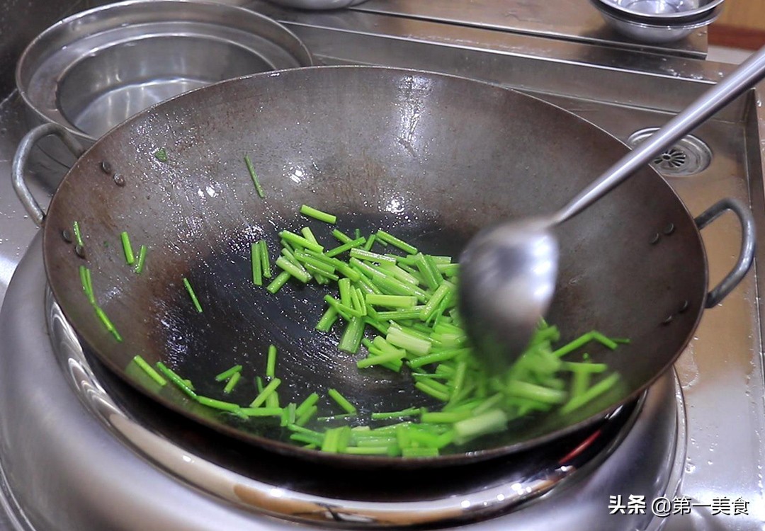 冬季干燥容易便秘，常给家人吃这6种食物，润肠通便，常吃又滋补