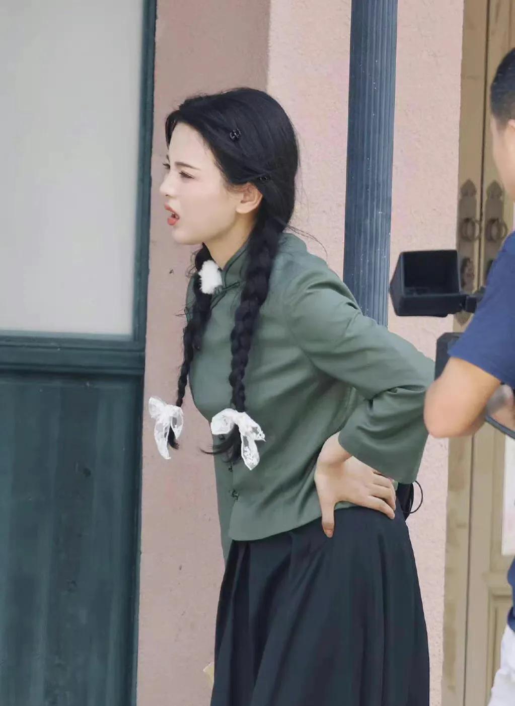 杨超越民国学生装路透