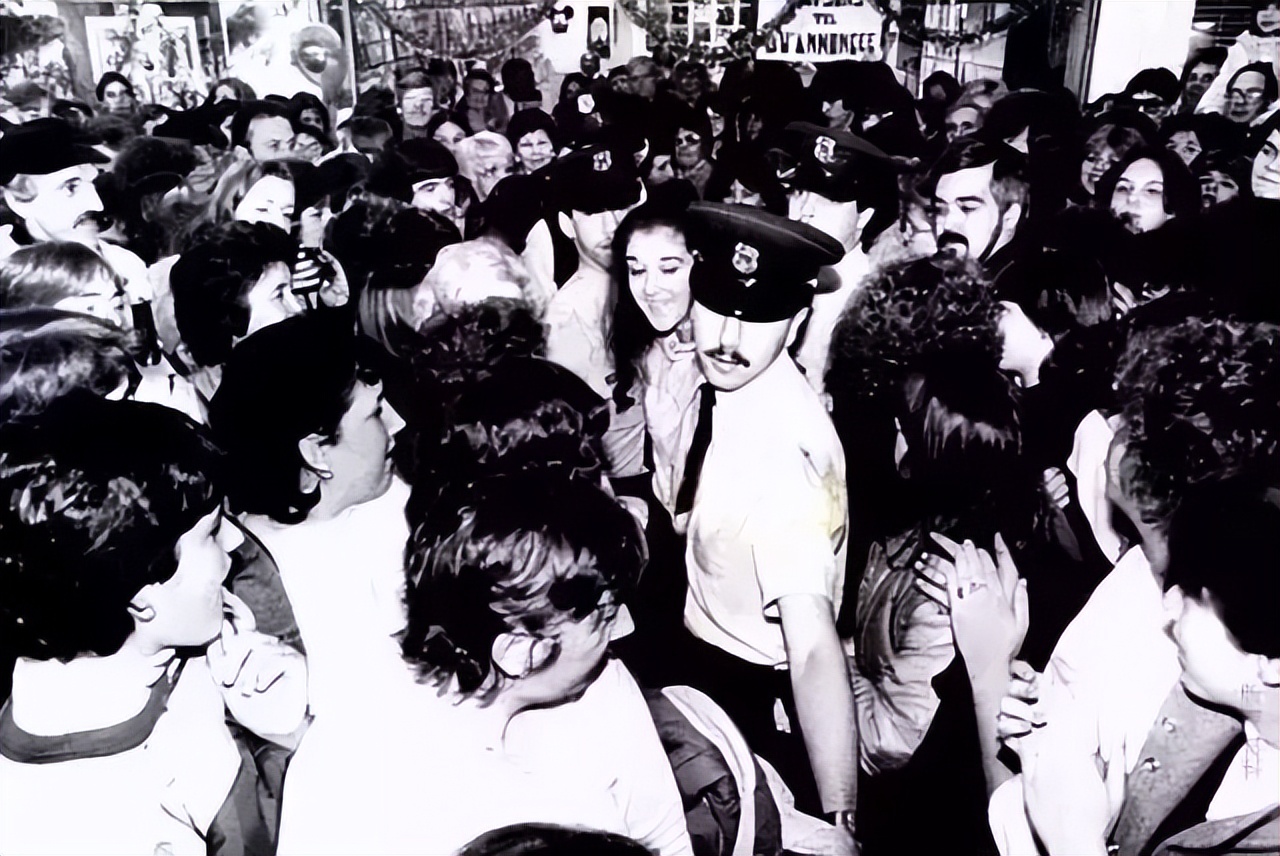 那个因《泰坦尼克号》封神的女人，病重瘫痪了