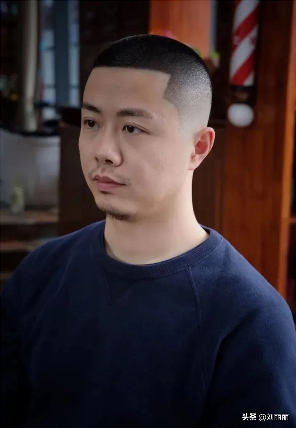 寸头分头精神时尚,潮流染发很吸引眼球