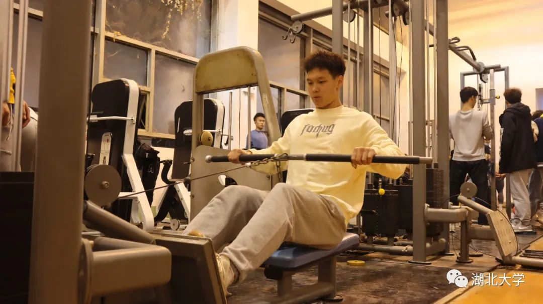 大学课程：品酒、爬树、陶艺、太极剑、飞镖、陕北秧歌...羡慕了