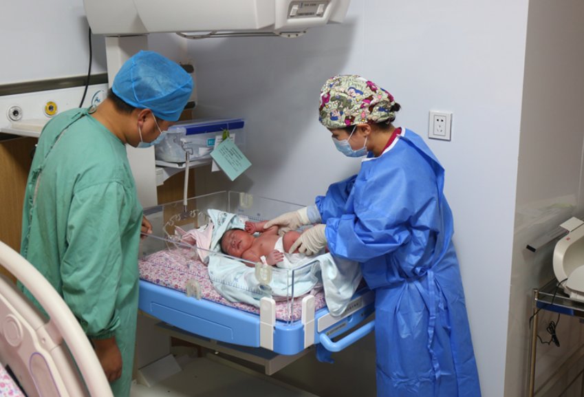 刚出生的宝宝都是50㎝长?并不是乱报数,而是医生的用心良苦