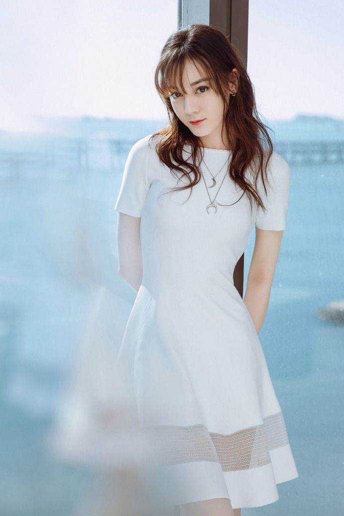 人间精灵热巴，一个把“摇曳生姿”完美诠释的女人