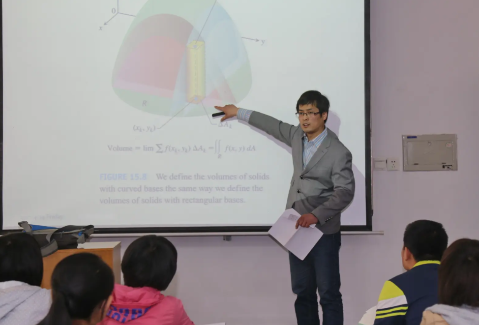 中科大的时钟能测学历水平？高中生看后一头雾水，本科生也有点懵