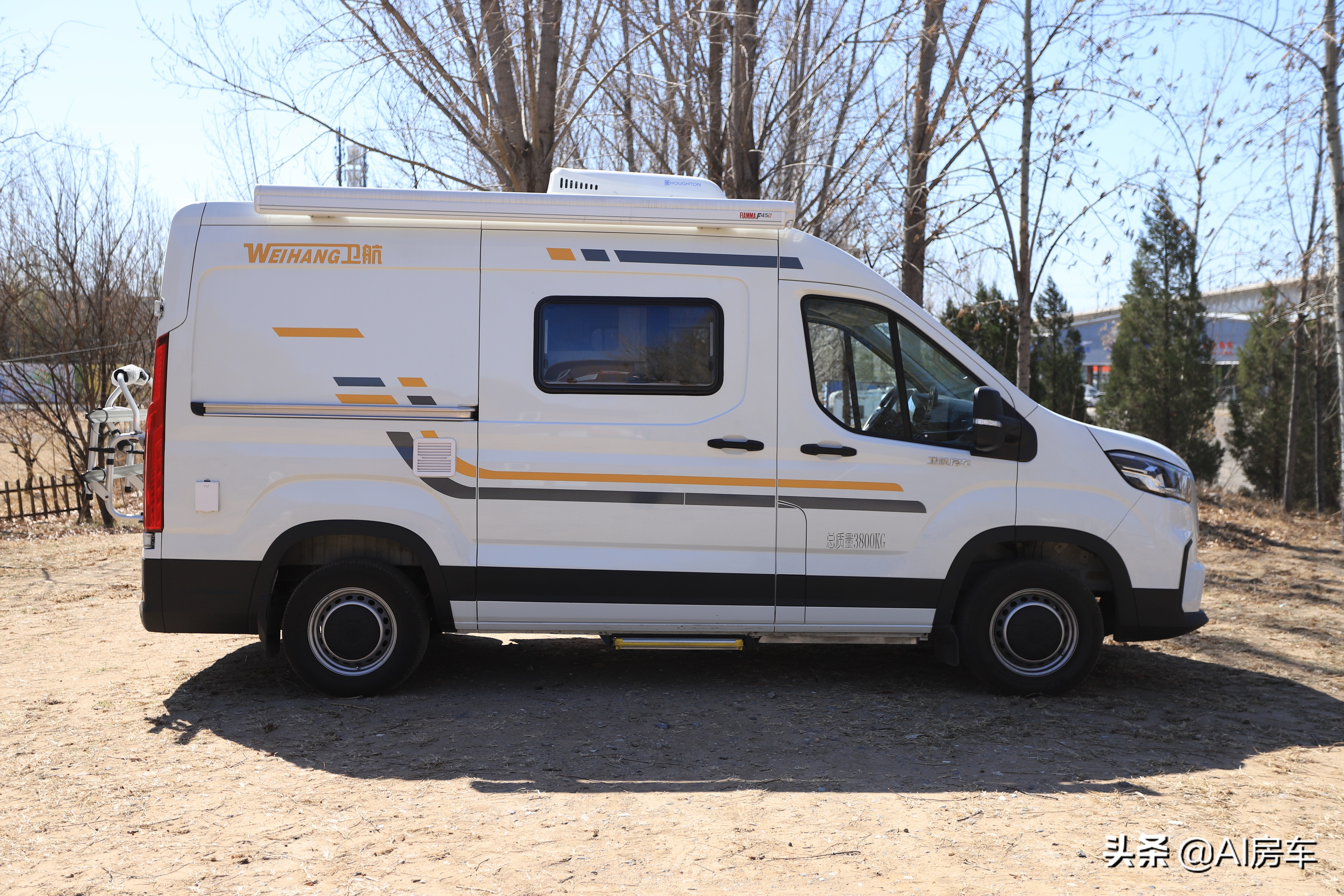 一车就能搞定吃,住,通勤?大通v90房车,4座1床,移动的公寓房