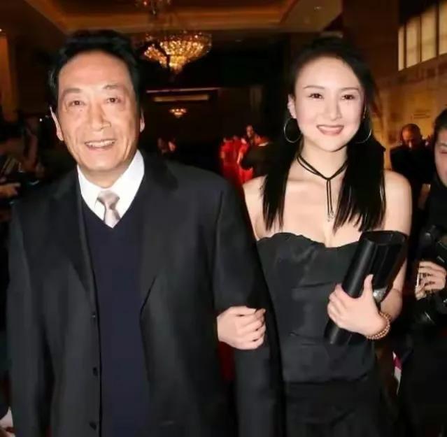 6个娶“小媳妇”的男明星，幸福虽晚但到，他们才是人生赢家