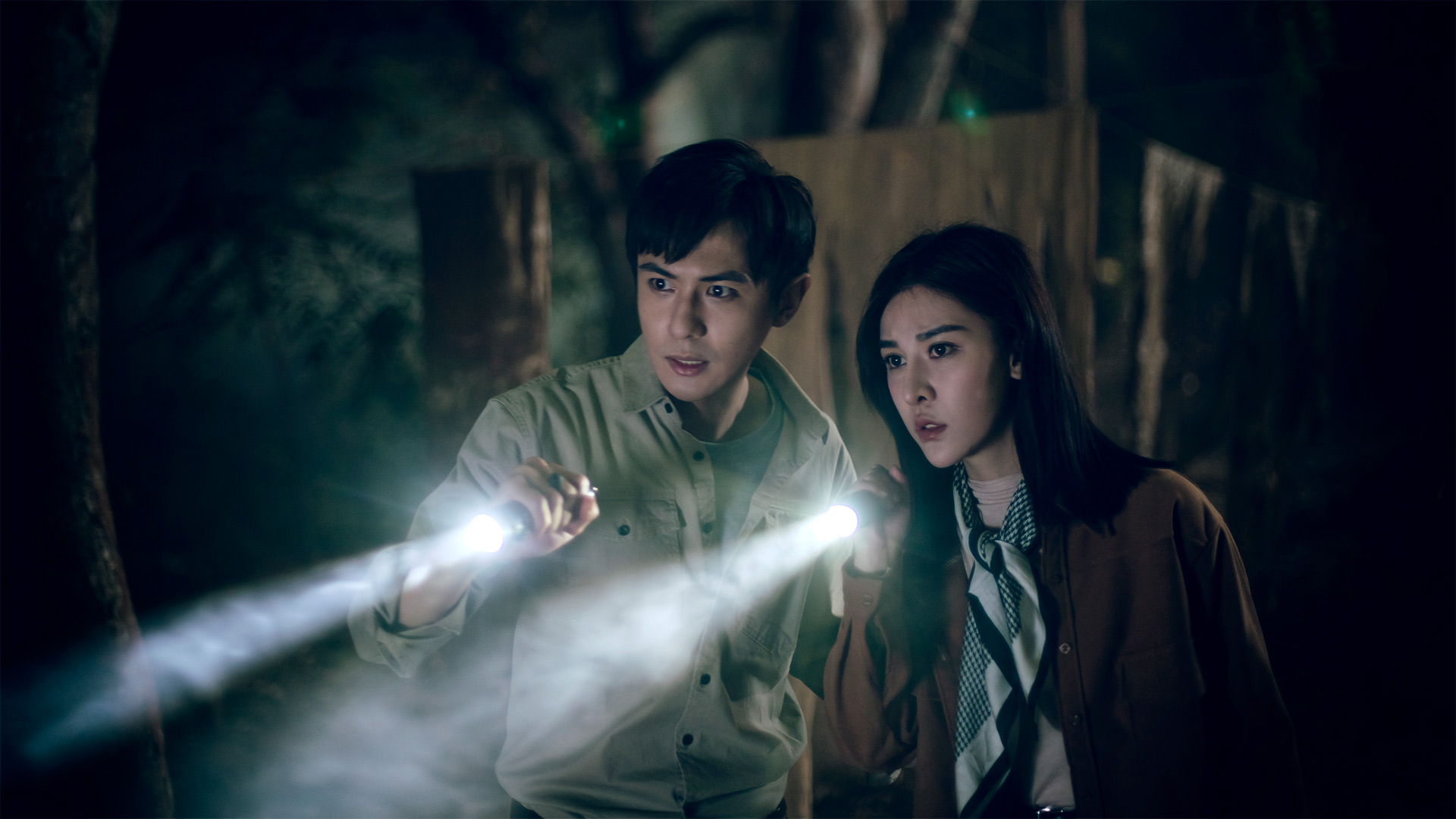 《蛇灾：蛇岛惊魂》定档7月5日 美女记者探秘原始岛遭巨蛇围攻