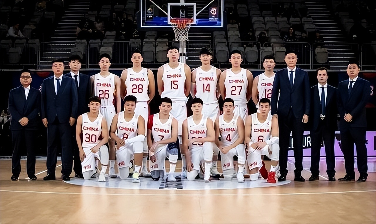 澳大利亚队有哪些nba球员(澳大利亚男篮12人名单，没有德拉维多瓦，中国男篮将报一箭之仇)