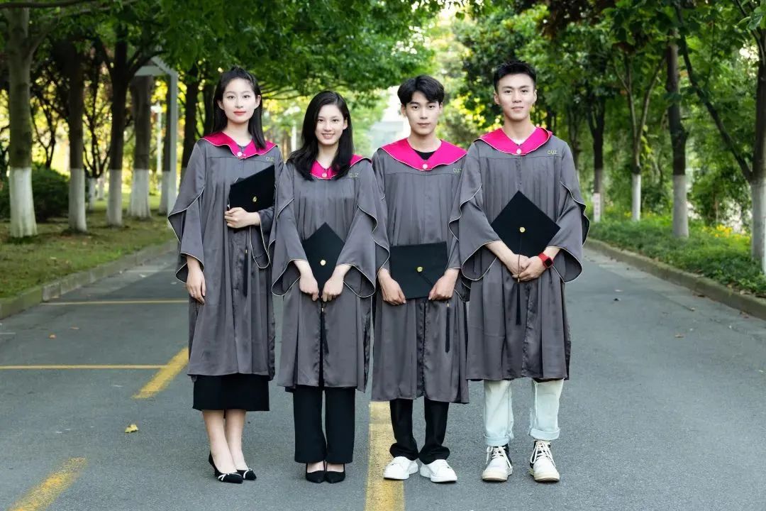 仙气十足！这些学位服有点不一样！网友：学位服一定得是西式的？如果来点中国风呢