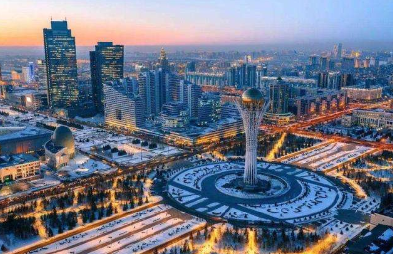 24岁外国女大学生倒追45岁农民工，今已成婚生子，计划在成都买房