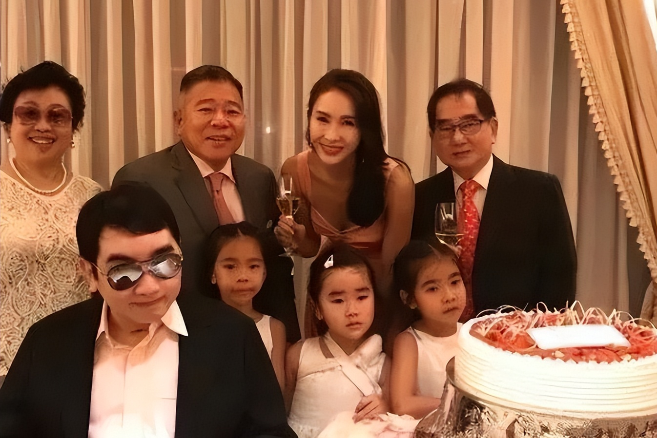 前半生波折后半生享福，嫁残疾富豪，13年后的黎姿才是人生赢家