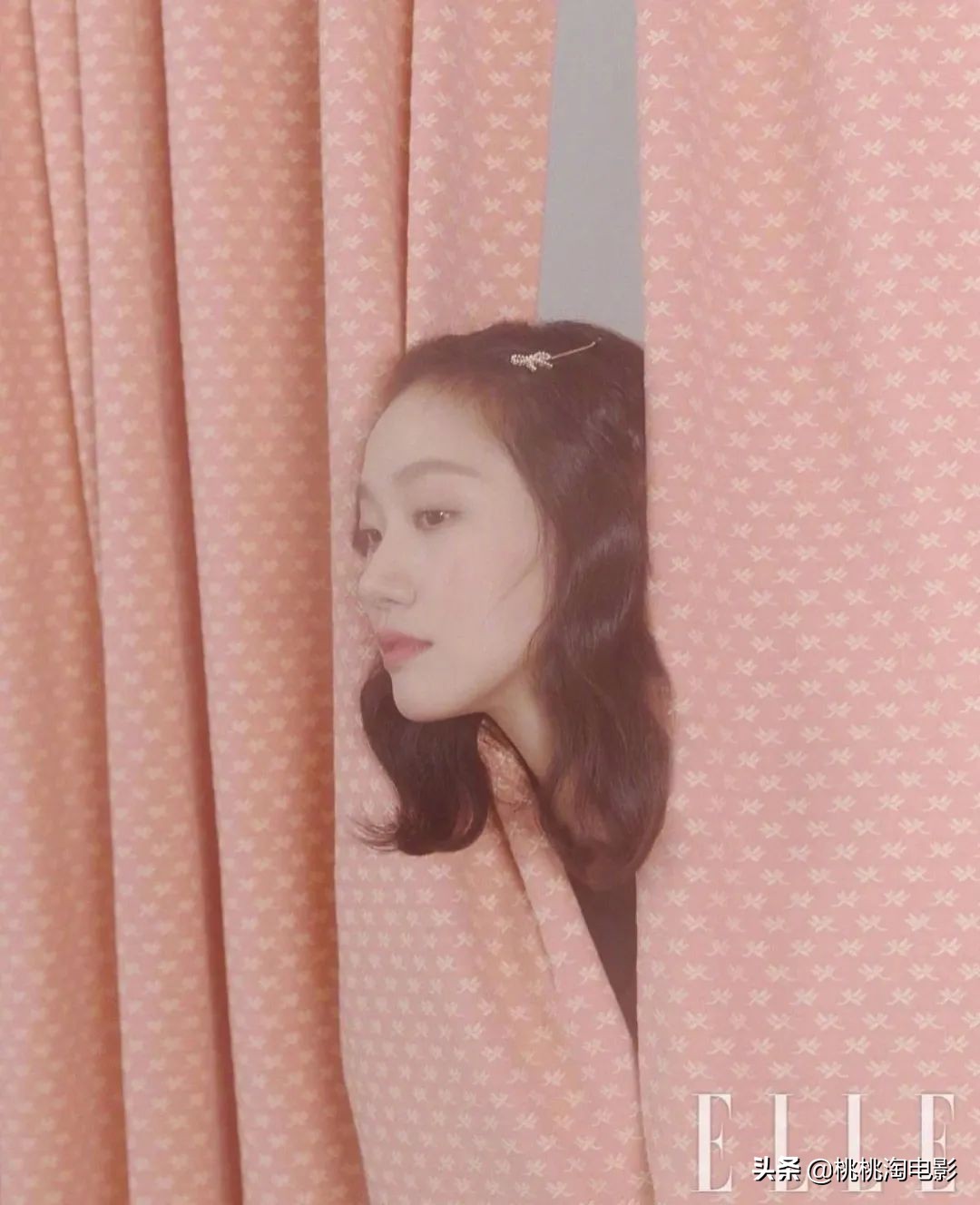 韩国女星金高银《ELLE》封面大片，烟熏妆羊毛卷酷劲十足