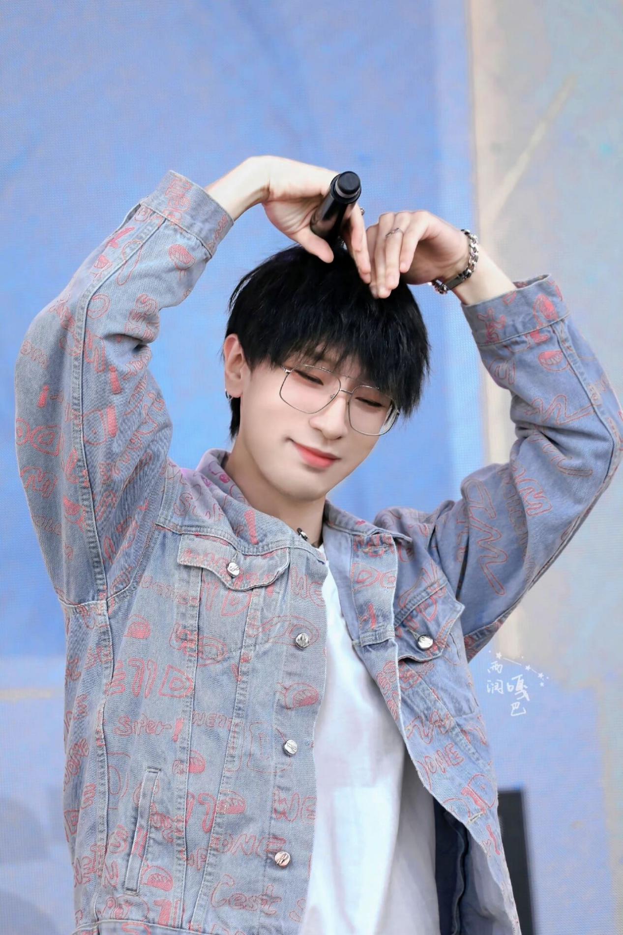 看到cv景向谁依的颜值，网友直言：哥哥可以直接出道了