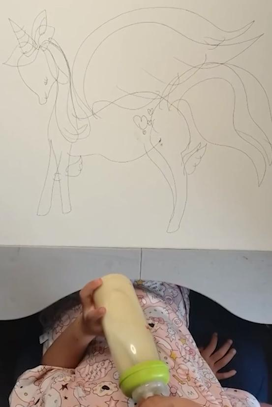 4岁萌娃自学画画，看似随手涂鸦，成品却让人眼前一亮:看到了天赋