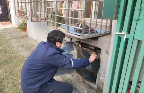 寒潮来袭，荆门市防寒保供未“雪”绸缪，供水设施添“新衣”