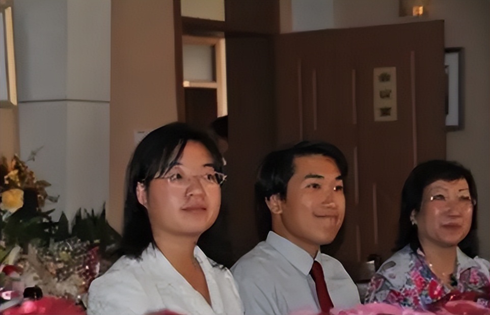 被张艺谋劝退娱圈后，转身嫁美籍华人，“谋女郎”魏敏芝怎样了？