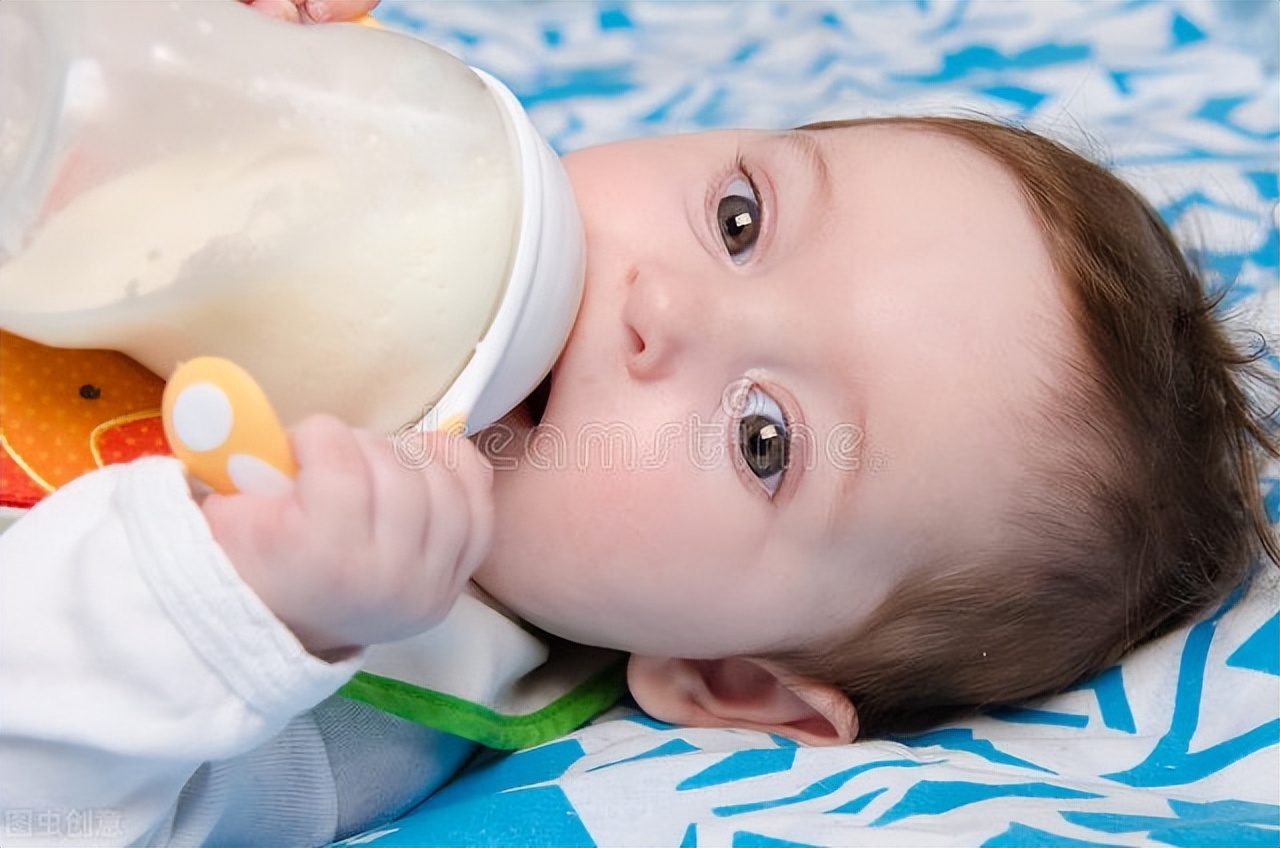 夏季宝宝吐奶是季节的问题？这篇文章告诉你