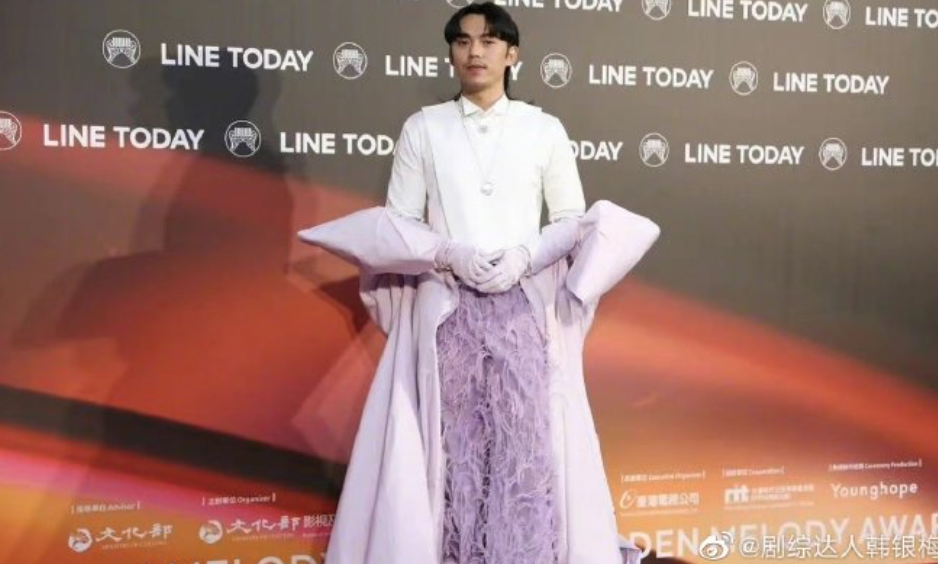 这是颁奖还是开业？金曲奖艺人造型齐翻车，现场变成乡村大舞台？