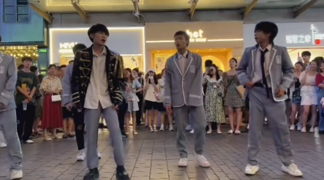 也许比天上的明“星”，ESO的“土”更受欢迎？