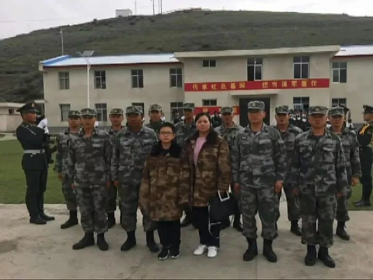 爸爸牺牲10年妈妈瞒了10年，10岁扬州小学生去了爸爸牺牲的地方