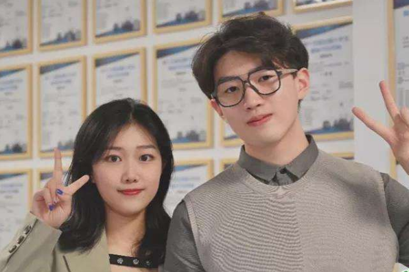 高颜值情侣双双保研到名校，一起努力，这才是大学生正确的恋爱观