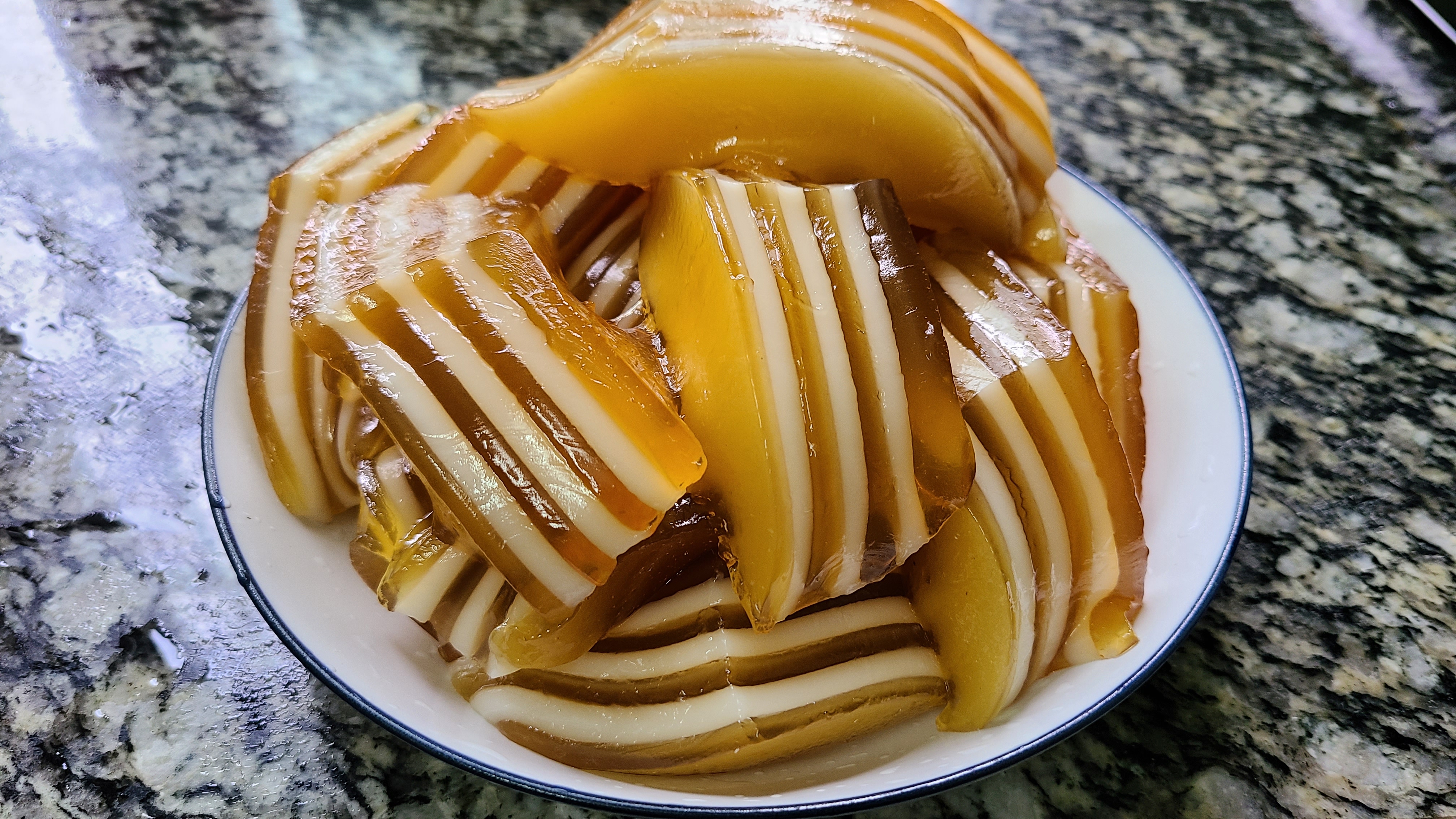 千层糕是出了名的广东美食，软糯Q弹香味浓，好吃又简单