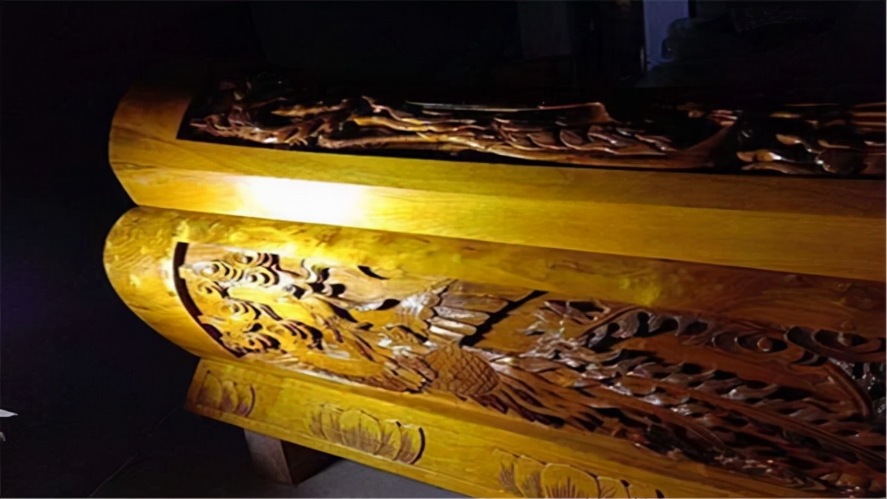 一口金丝楠木棺材在浙江被挖出，价值千金，专家：一千古谜案解开